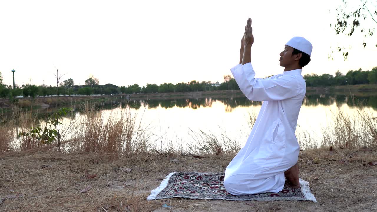 실루 젊은 아시아 무슬림 코로나19