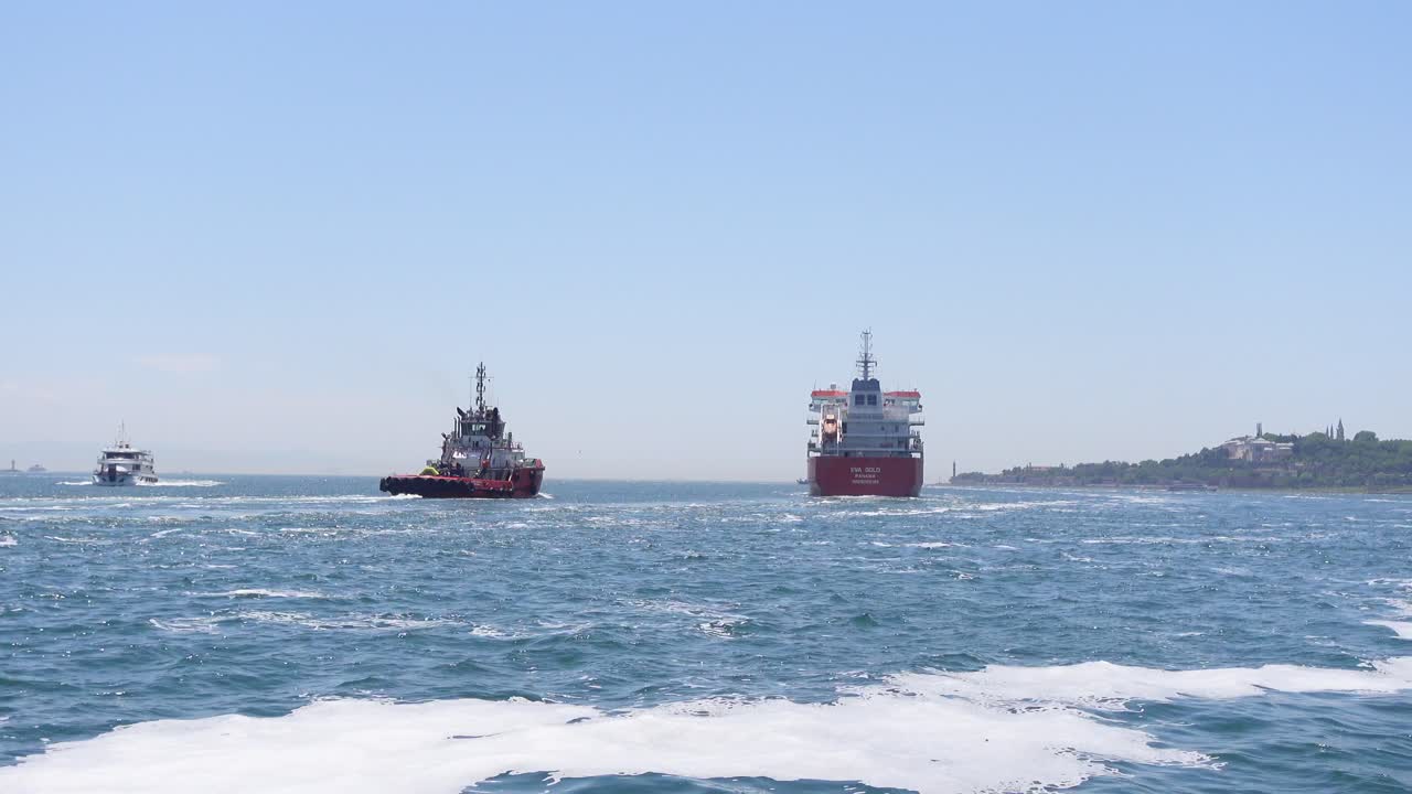 항구 에 있는 배 들