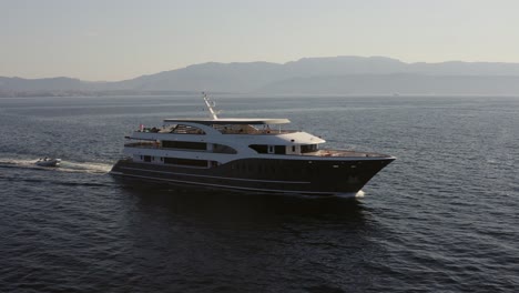yate de vela, mar e islas
