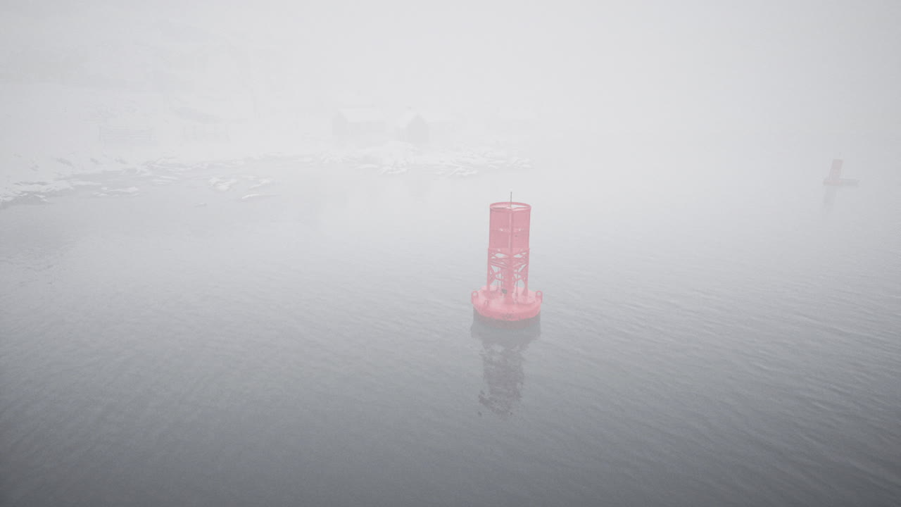 은 금속 보이가 차가운 노르웨이 바다에서 떠다니고 있습니다.