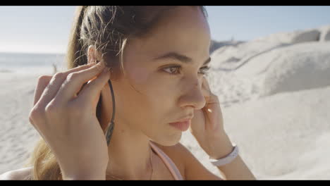 Fitness,-Gesicht-Einer-Frau-Und-Musik-Am-Strand