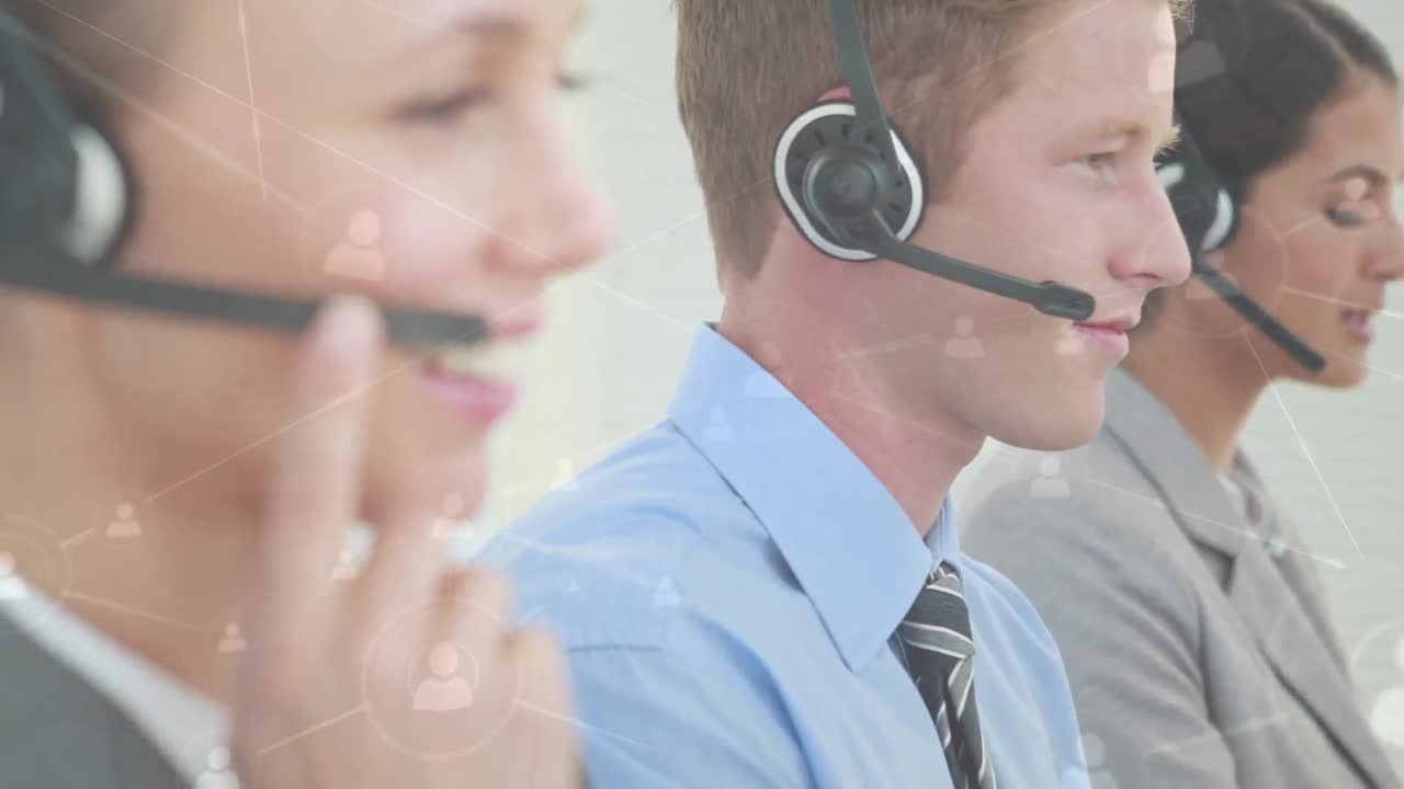 animación de la red de conexiones entre diversas personas de negocios en la oficina