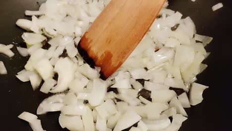 Frying-red-onion-slices-in-a-pan