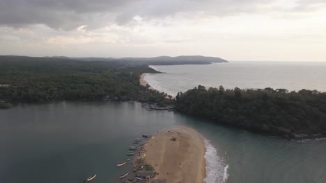 Cloudscape-Over-Tranquil-Ocean-Island-At-Rajbagh-Beach,-Canacona,-South-Goa-In-India