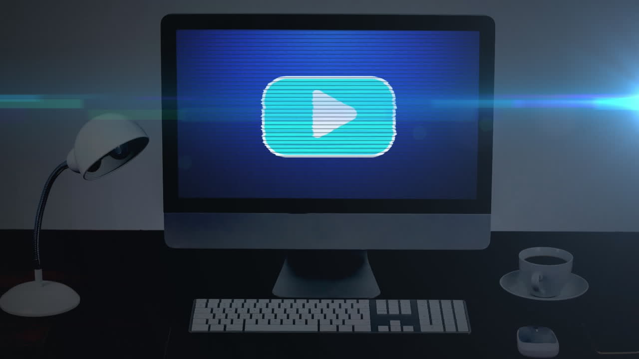 animación del escritorio de la oficina en casa con el símbolo de juego azul y blanco en el monitor de la computadora.