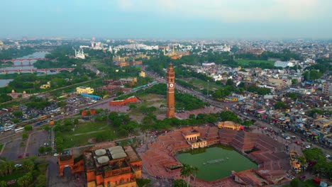 Husainabad-Uhrturm-Und-Bada-Imambara-Indien-Architekturansicht-Von-Der-Drohne