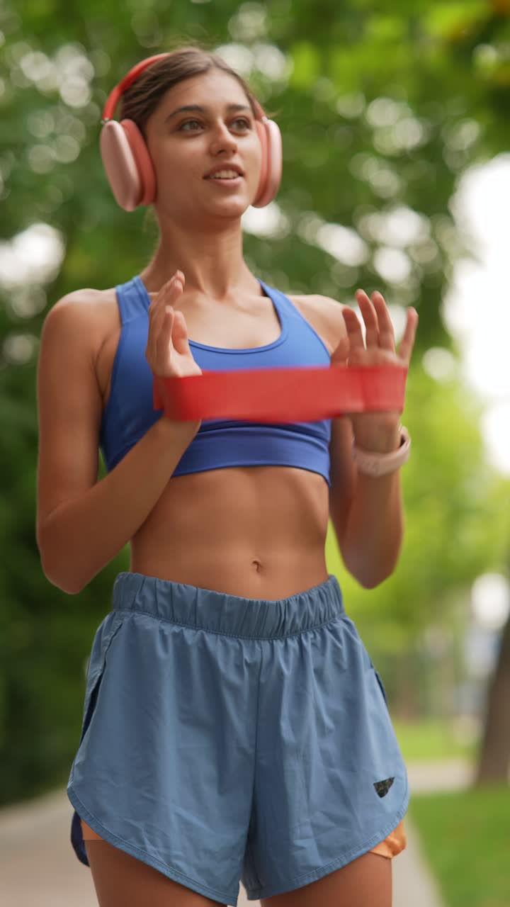 mujer haciendo ejercicio al aire libre