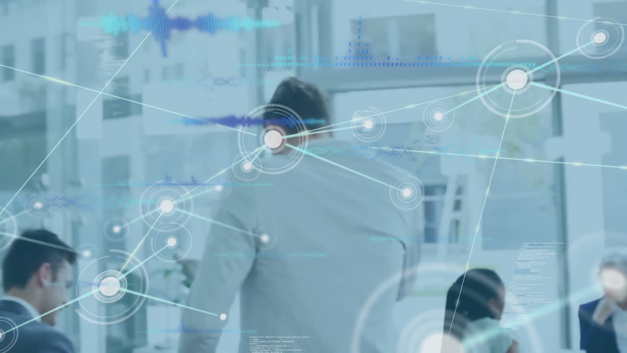 로비에서 스마트폰으로 대화하는 백인 사업가에 대한 통신 네트워크의 애니메이션