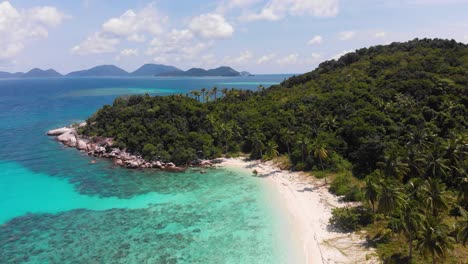 亞洲熱帶天堂島群島 (tropical paradise island archipelago) - 擁有白色沙灘和藍色水晶水晶的珊瑚礁和<unk>湖