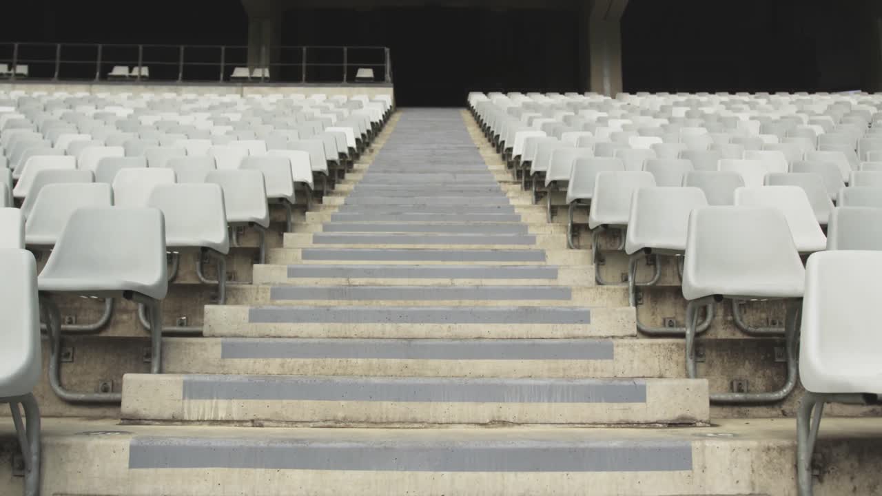 asiento de espectadores vacío en un estadio 4k
