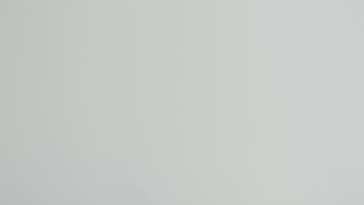 frascos abiertos con pintura 2