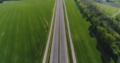 Auto,-Das-Autobahnluftbild-Passiert-9