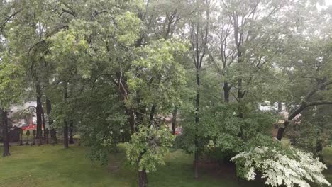 Imágenes-Aéreas-De-Una-Mañana-Nublada-Del-Medio-Oeste-En-El-Lago-Michigan