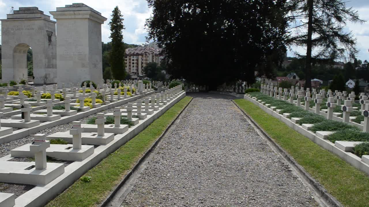 Cimitero militare polacco del periodo 1918-1920. Leopoli, Ucraina. Cimitero di Lychakiv, il complesso storico e commemorativo (dal 1991) a Leopoli nel quartiere storico di Lychakiv, uno dei cimiteri più antichi dell'Ucraina.