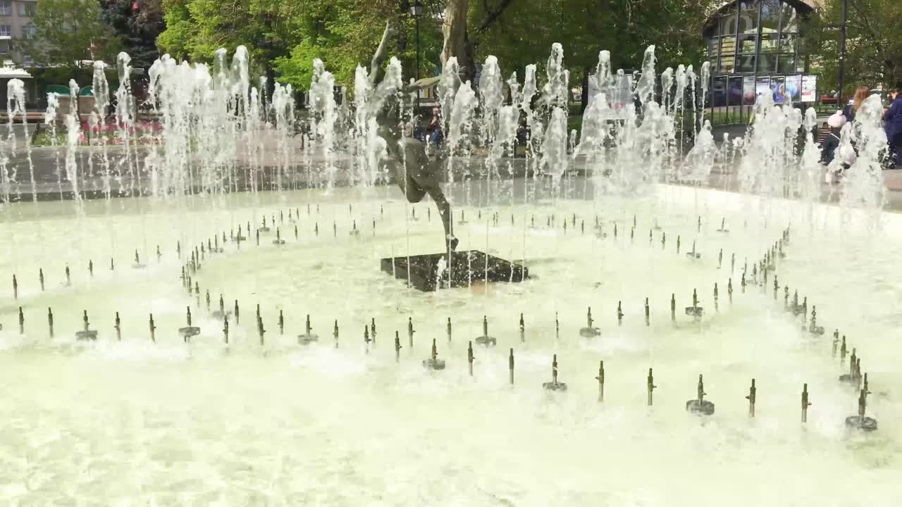 도시 공원의 분수대