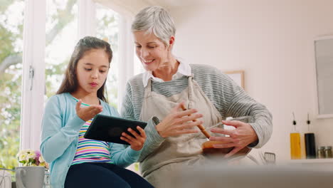 Videollamada-De-Tableta,-Ola-Y-Niña-Con-Abuela