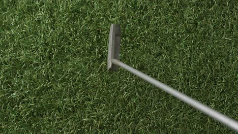primer plano del club de golf y la pelota en el césped, espacio de copia, cámara lenta