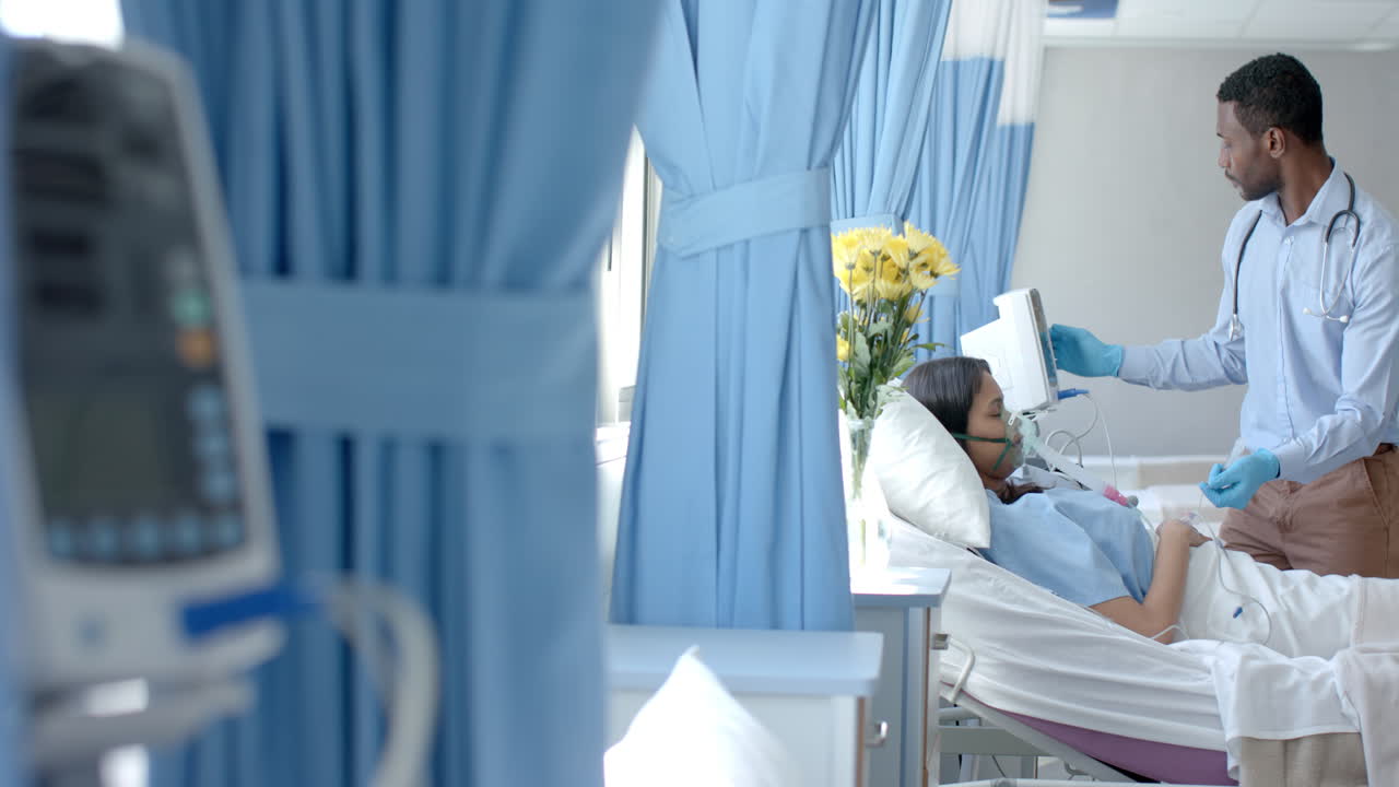 다양한 남성 의사가 여성 환자를 치료하고 침대에서 잠을 자고, 복사 공간, 느린 동작