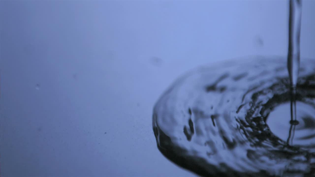 슈퍼 슬로 모션으로 흐르는 물