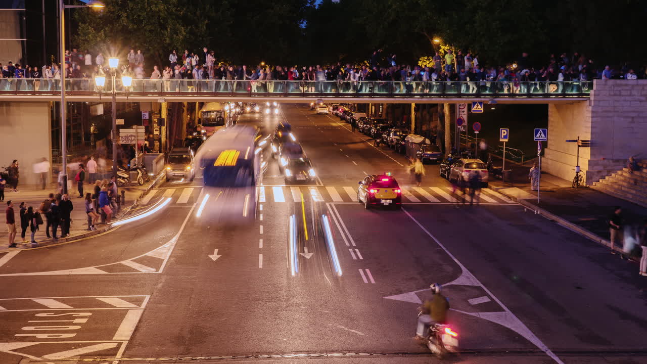 바르셀로나 노래 분수 근처 교통 차량