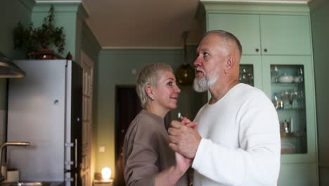 Couple-dancing-at-home