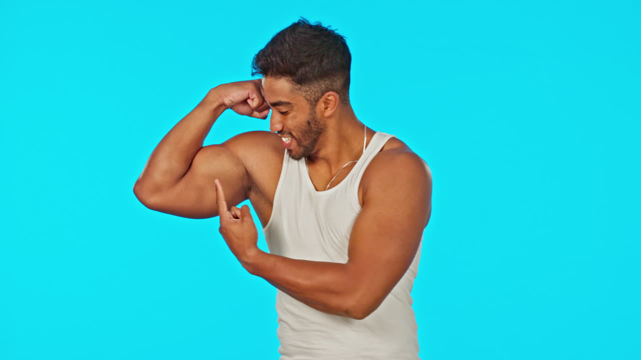 ジム,フィットネス,モックアップスペースでの男性のフレッシング