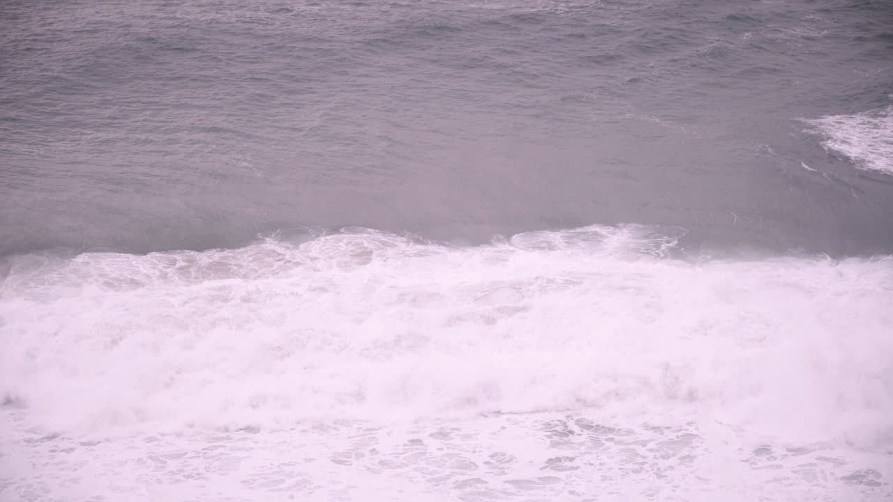 Big waves break with an offshore wind