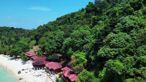 playa de arena blanca idílica perhentian pequeña isla