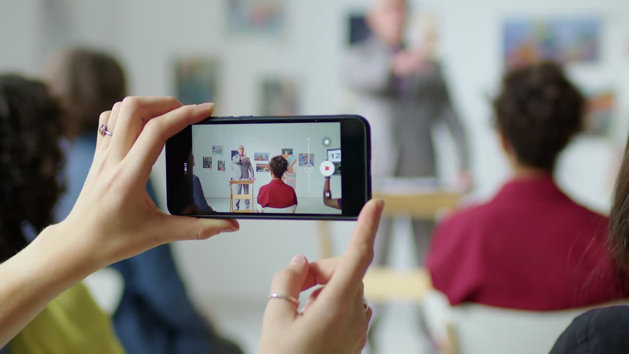 Filming Auction with Smartphone