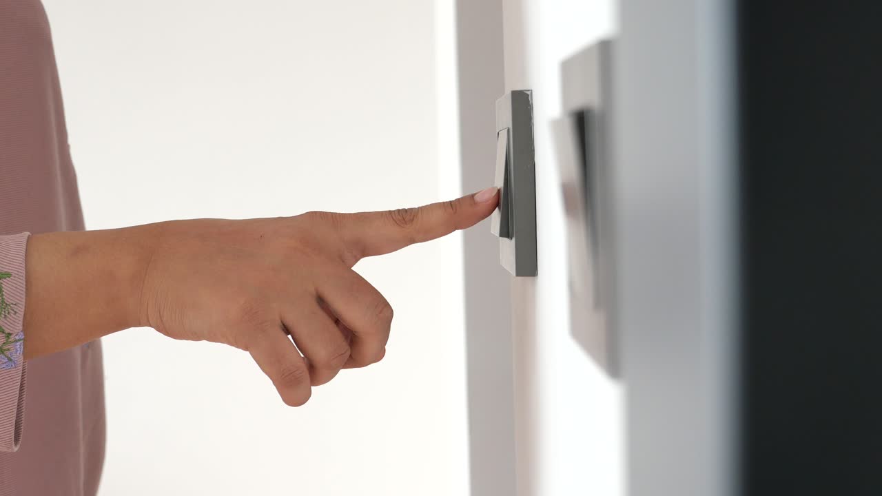 불을 켜고 끄는 스위치