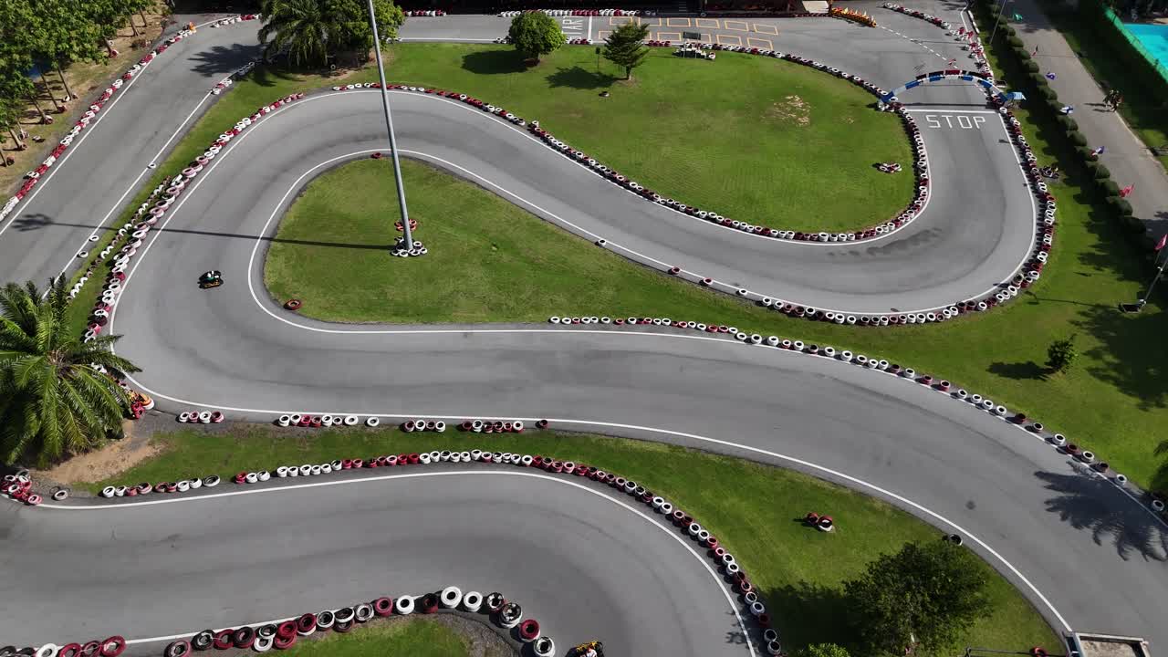 vista aérea de una pista de go-kart