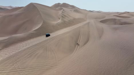 Dünenbuggys-In-Der-Wüste-Von-Huacachina,-Peru