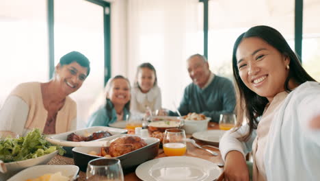 Thanksgiving-selfie-with-children