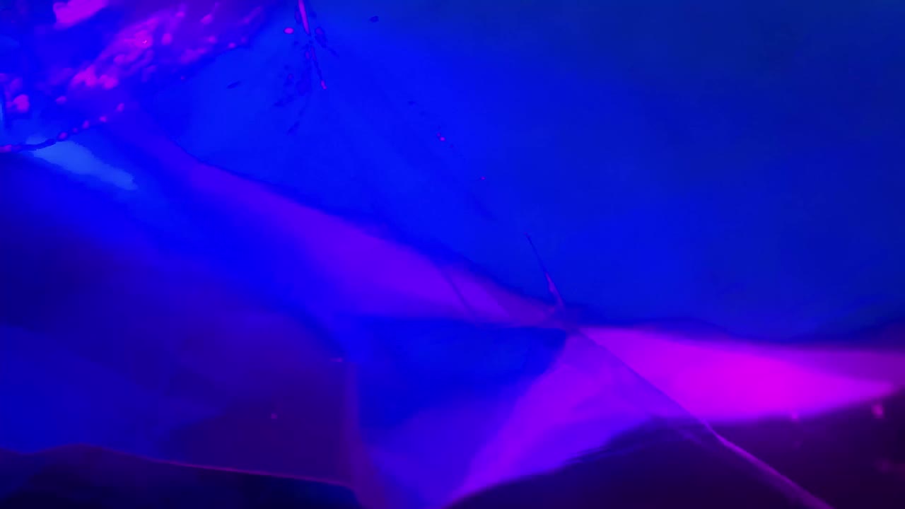 bucle de fondo fresco de textura de neón holográfico. agua vibrante menthe color con movimiento. abstracto animación textura de papel de aluminio. movimiento de luz multicolor papel tapiz en vivo. animación de movimiento de parada
