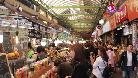 busy korean food market