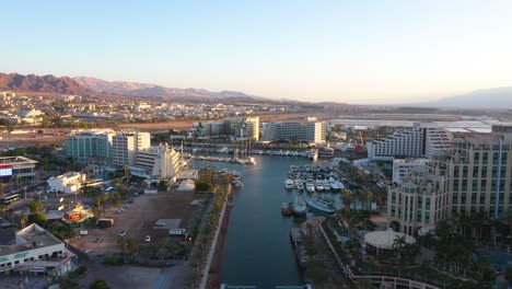 艾拉特市,度假村,酒店,遊艇和碼頭的空中景色