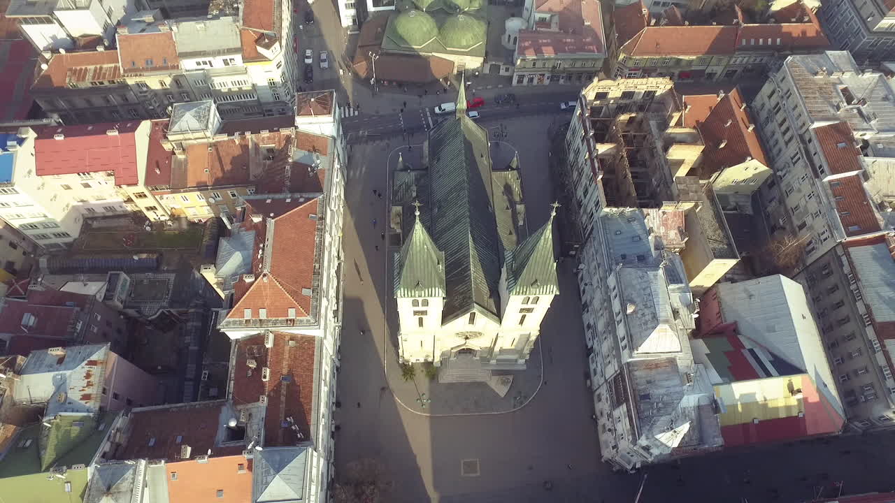Vista aerea della Cattedrale del Sacro Cuore a Sarajevo, Bosnia ed Erzegovina