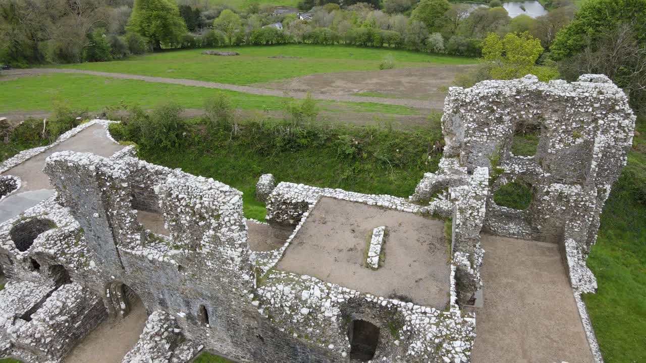 ruinas del castillo de llawhaden en pembrokeshire, gales en el reino unido