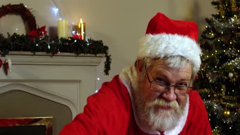 retrato de un papá noel sonriente