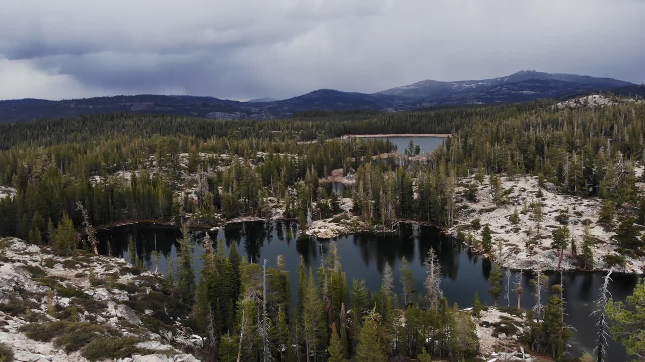 tiro de drone en truckee cerca del lago tahoe, california