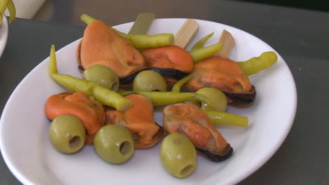 mussels with olives and peppers