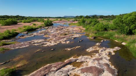 Luftaufnahmen-Der-Beliebten-Gegend-Am-Llano-River-In-Texas-Namens-Slab