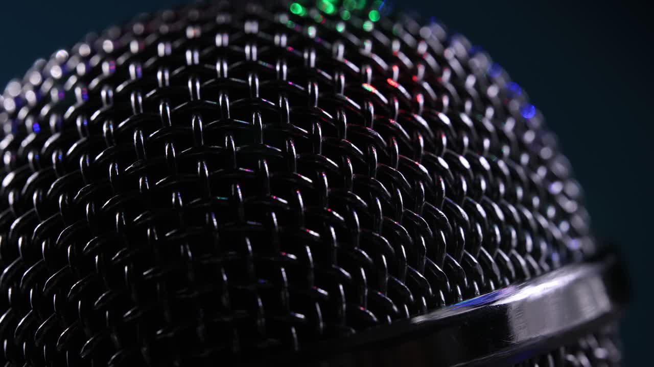 primer plano de la cabeza del micrófono