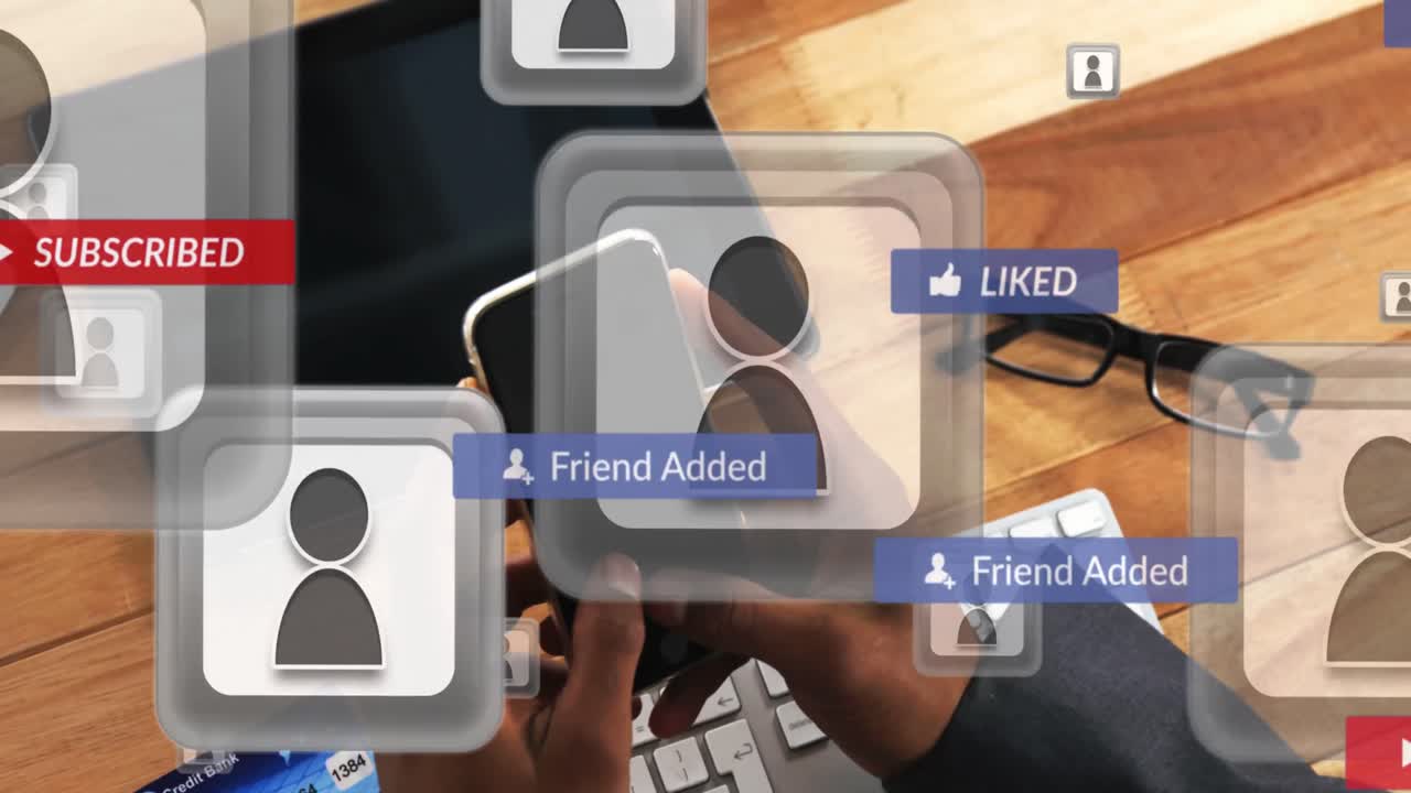 Animazione di icone di social media che cadono su persona che usa lo smartphone