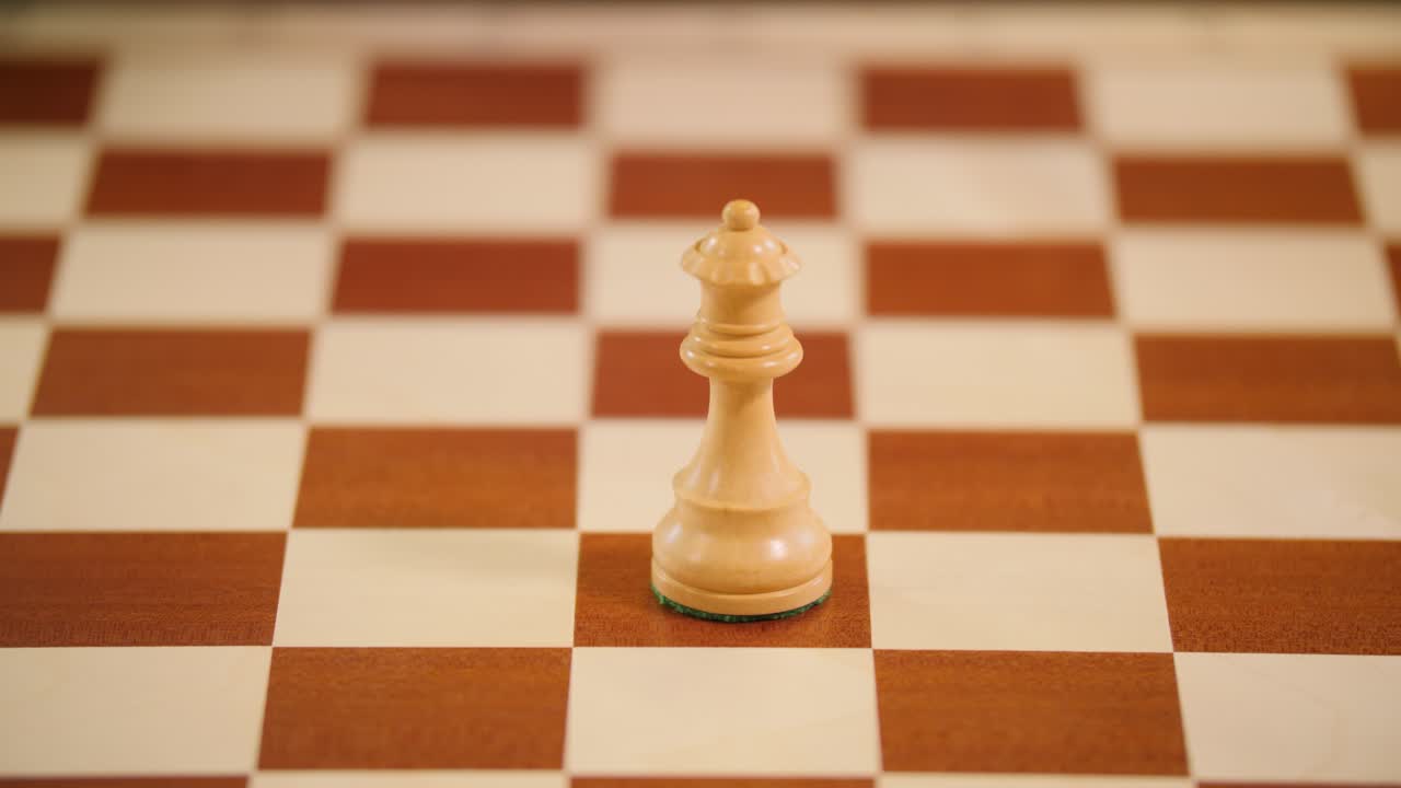 la reina es la pieza más fuerte en el juego de ajedrez