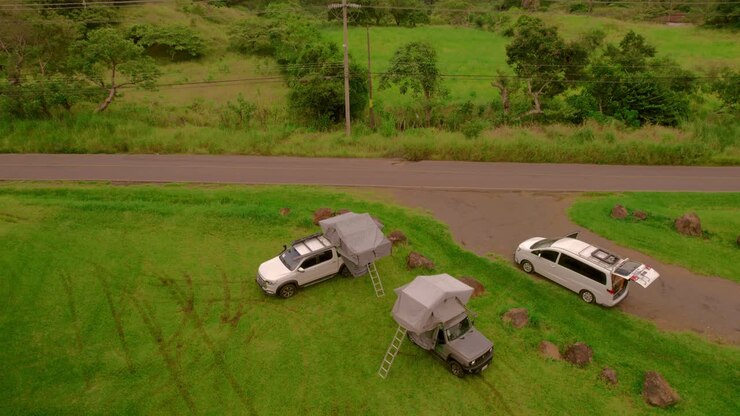 Vista aerea di camper a bordo strada in Costa Rica