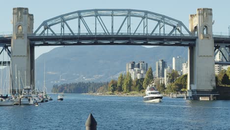 vancouver bridge timelapse with boats passing below it