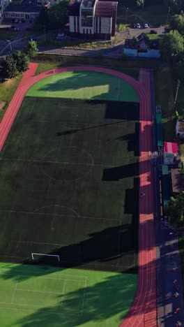 estadio de fútbol en una pequeña ciudad de europa