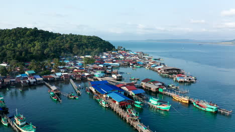 Aerial-drone-footage-moving-forward-over-a-fisherman-floating-village-in-King-Island,-Cambodia