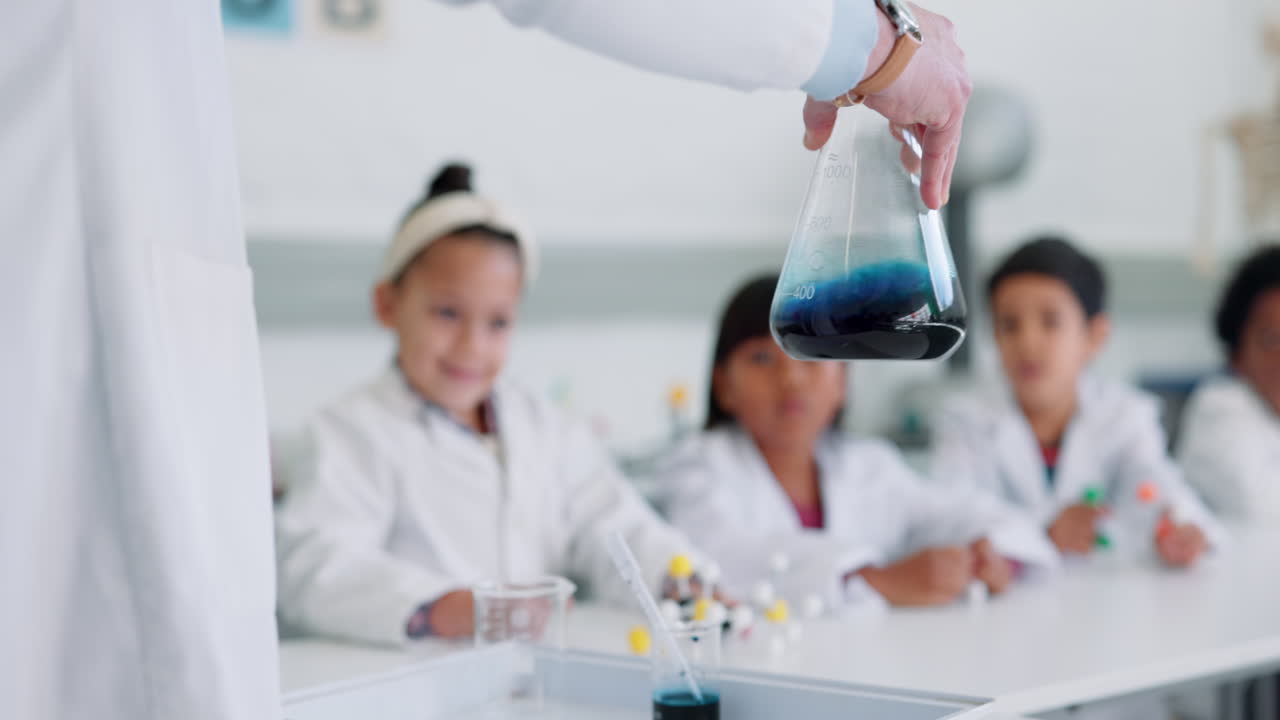 과학, 교육 및 교사의 손